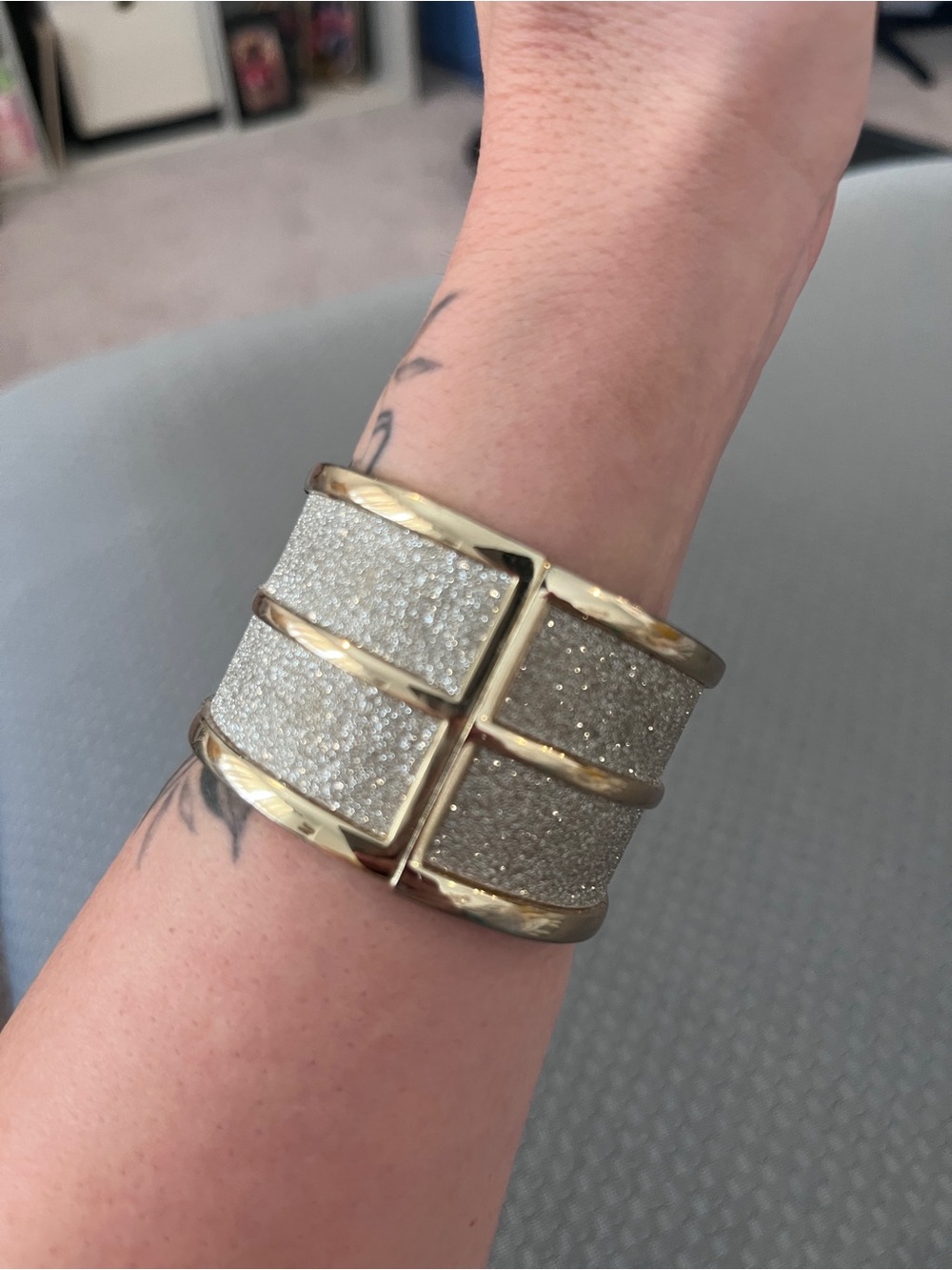 Gold Wide Shimmer Glitter Inlay Hinge Cuff Statement Bracelet Unbranded - Picture 4 of 11